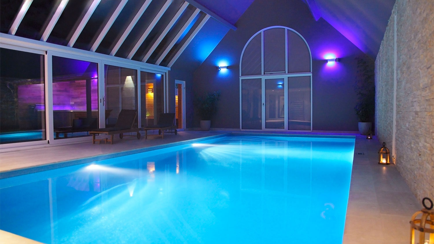 Piscine intérieure chauffée de Dionbulles