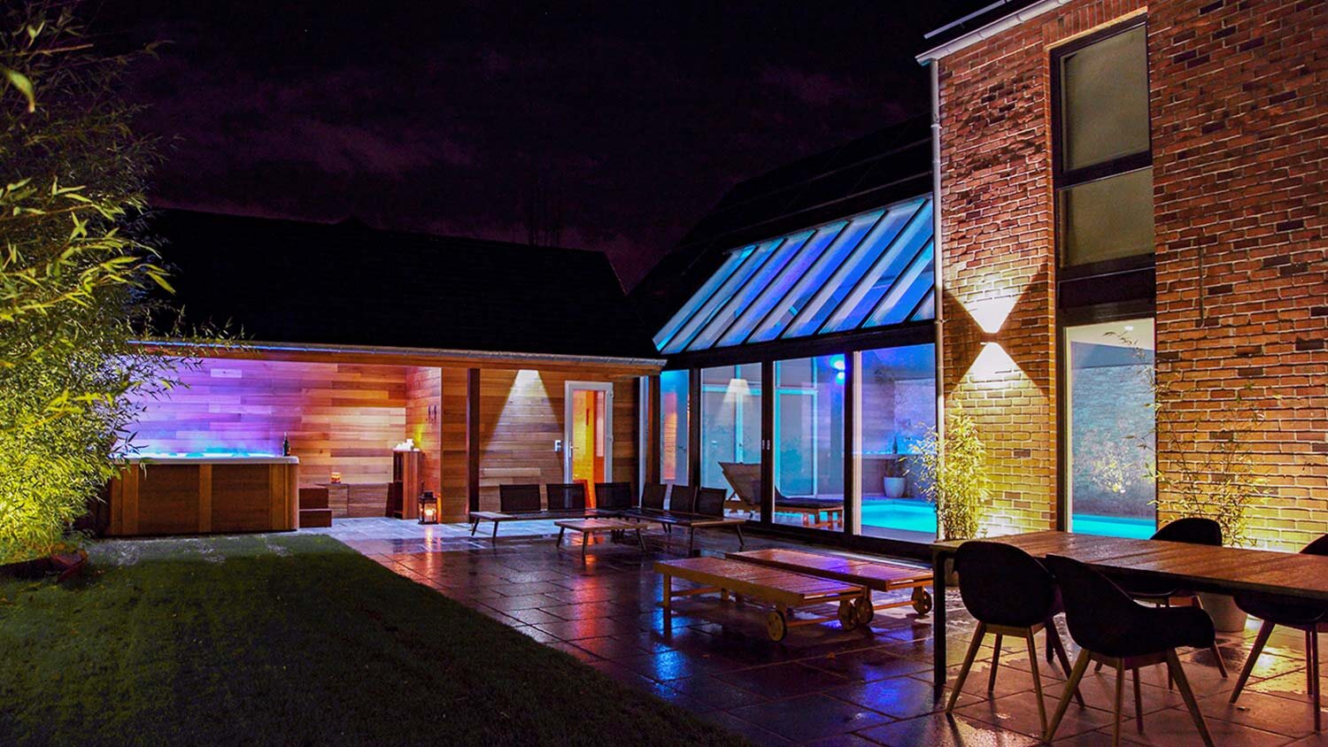 Spa 1 Dionbulles, terrasse et espace wellness de nuit